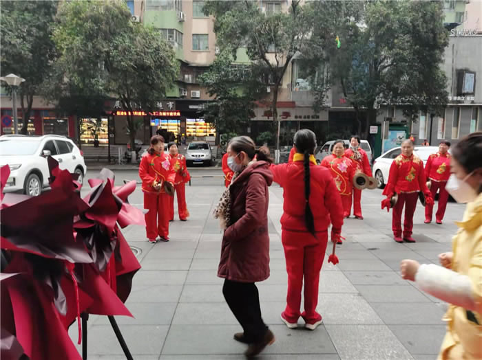 四川中青旅綿陽(yáng)分社、綿陽(yáng)市中旅假日旅行社、綿陽(yáng)自來(lái)文化傳播有限公司24H自助售貨服務(wù)盛大開(kāi)業(yè)